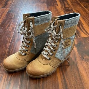 Women’s 7.5 Joan of Artic Booties